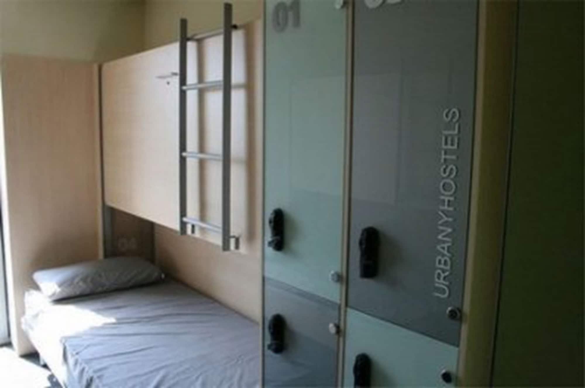 Urbany Hostel Barcelona Bagian luar foto