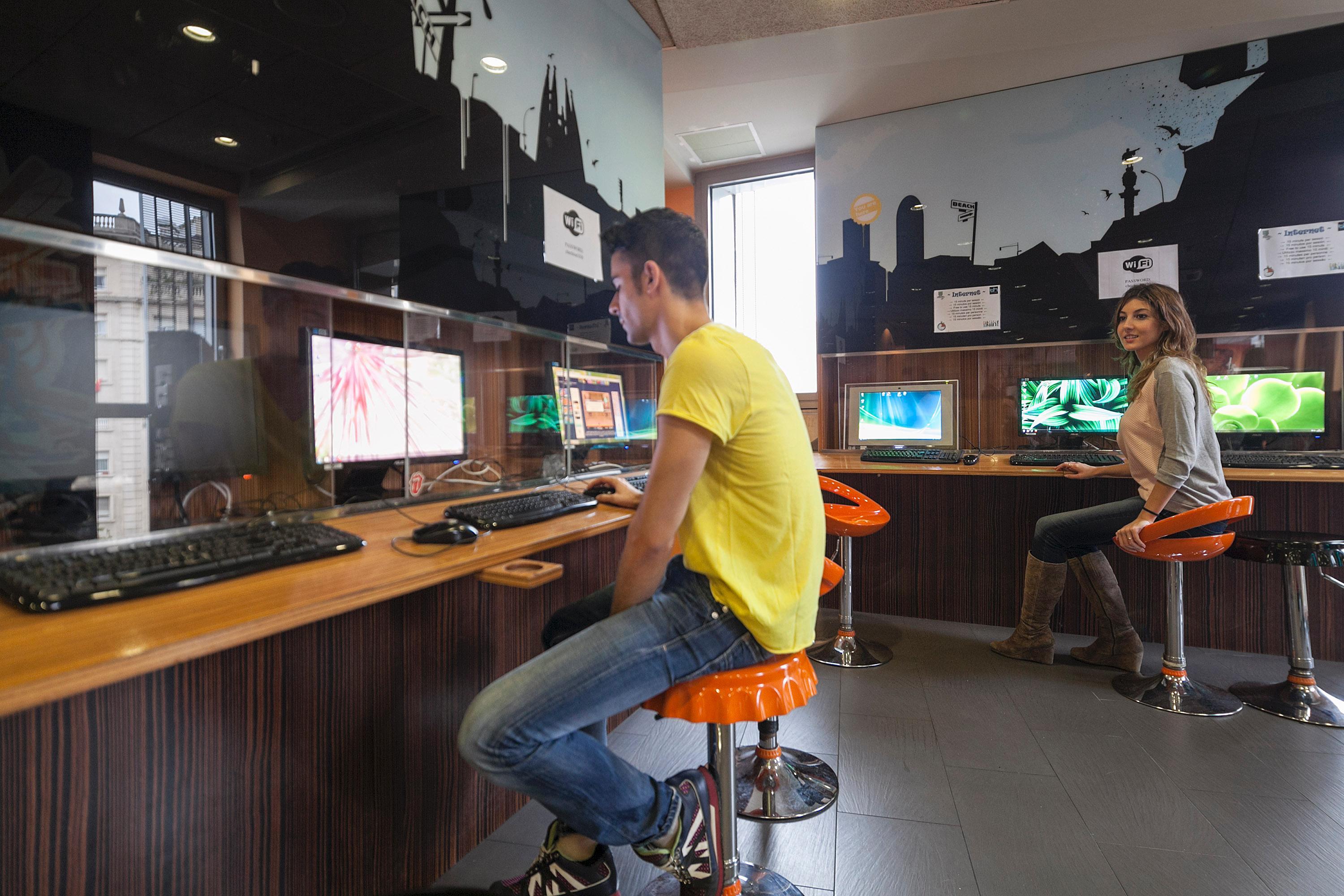 Urbany Hostel Barcelona Bagian luar foto
